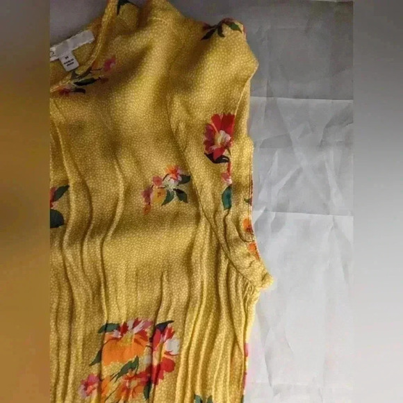 DR2 Yellow Floral Blouse with Back Keyhole High Low Bottom Cap Sleeves Size M - Picture 8 of 10